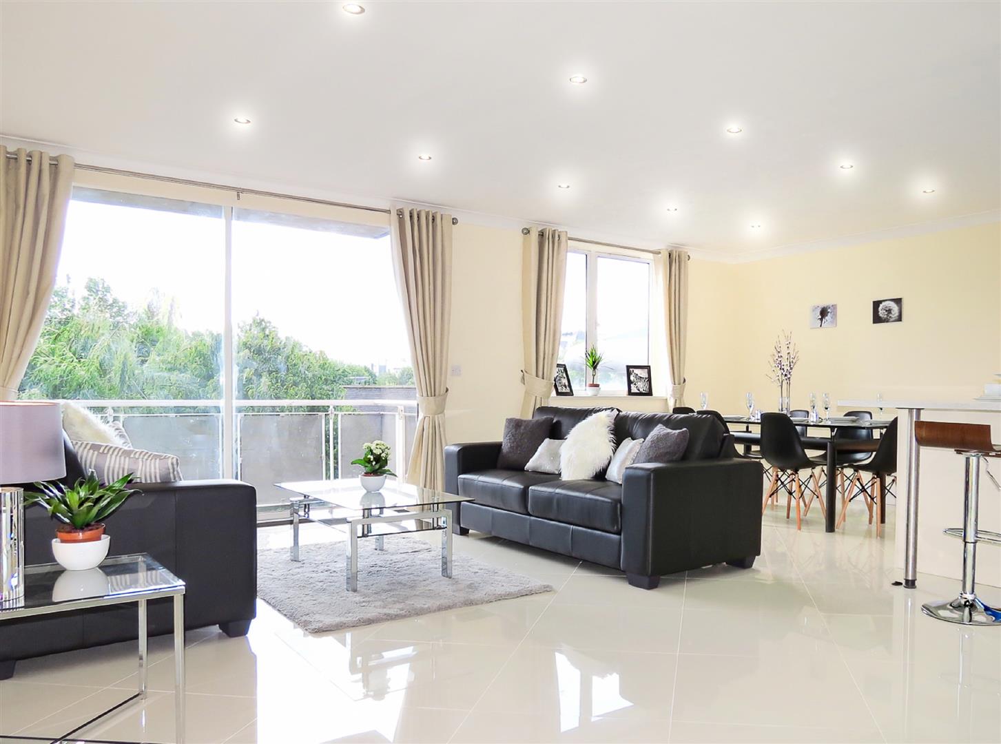 3 bed property in Regent Court, St Johns Wood